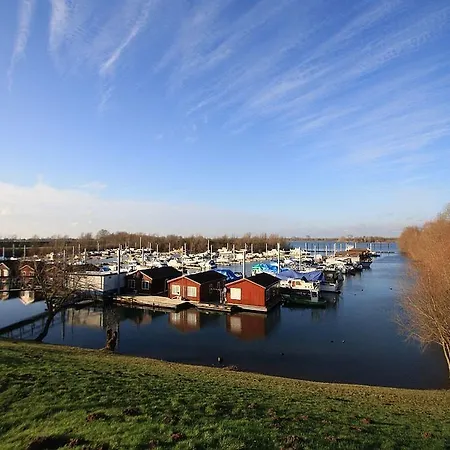Holiday home Woonark De Bijland